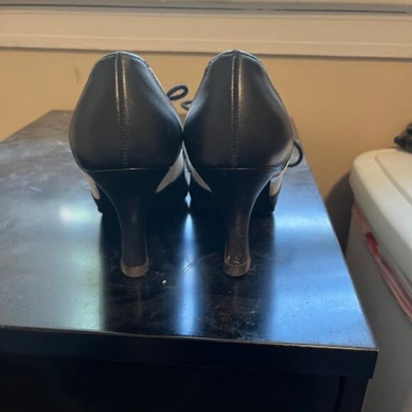High Heel Black and White Tap Shoes - 3.5 big girls - Picture 3 of 5